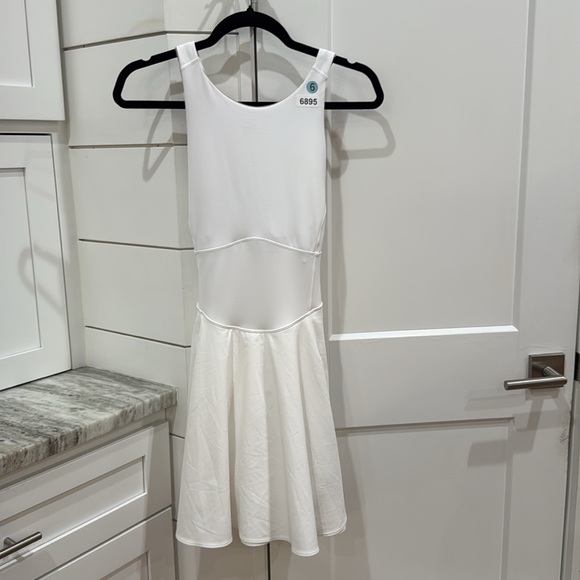 (6895) Lululemon Court Crush Dress in White sz 6 - Picture 3 of 4